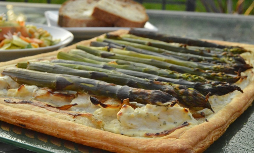 Easy asparagus and chicken tart