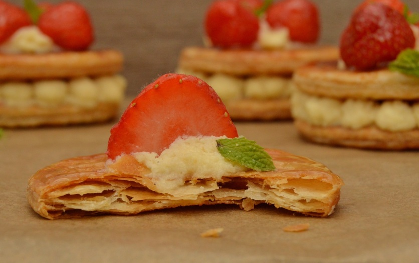 strawberry millefeuille pastries: single layer!